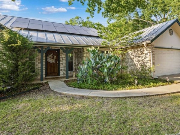 101 Country Ln, Castroville, TX 78009