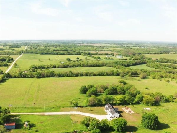 34946 Spring Valley Road, Paola, KS 66071