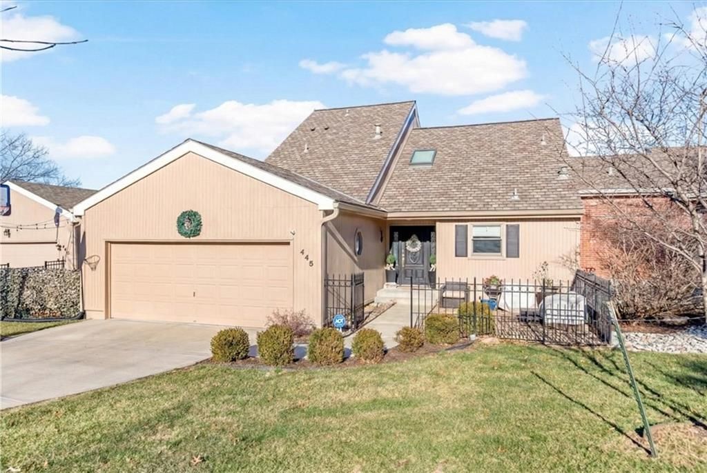 448 Point Drive, Lees Summit, MO 64064 Main Photo