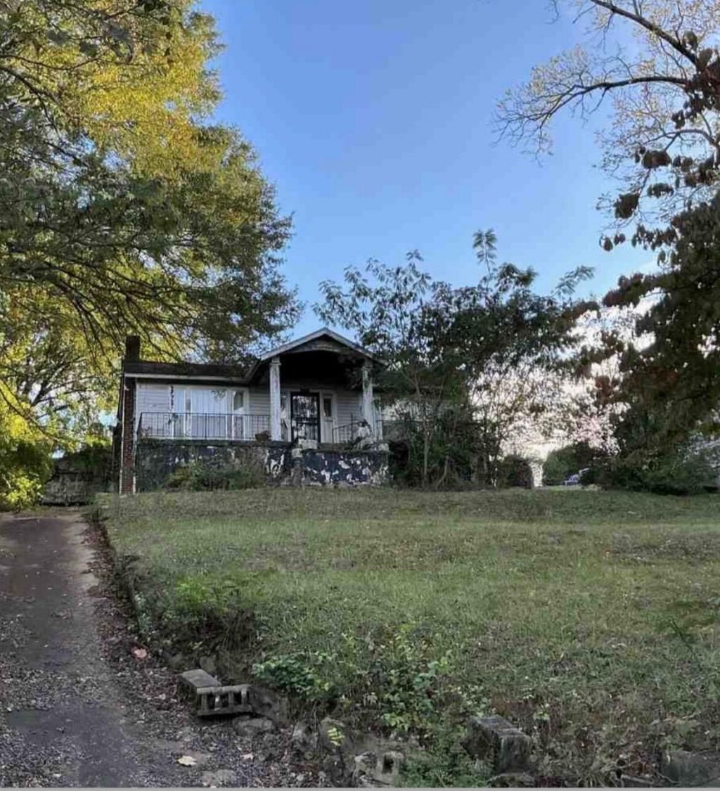 710 Woods Drive, Chattanooga, TN 37411 Main Photo