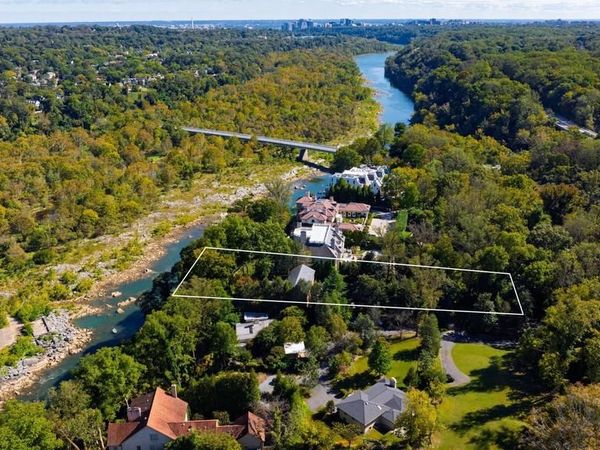 221 CHAIN BRIDGE ROAD, MCLEAN, VA 22101