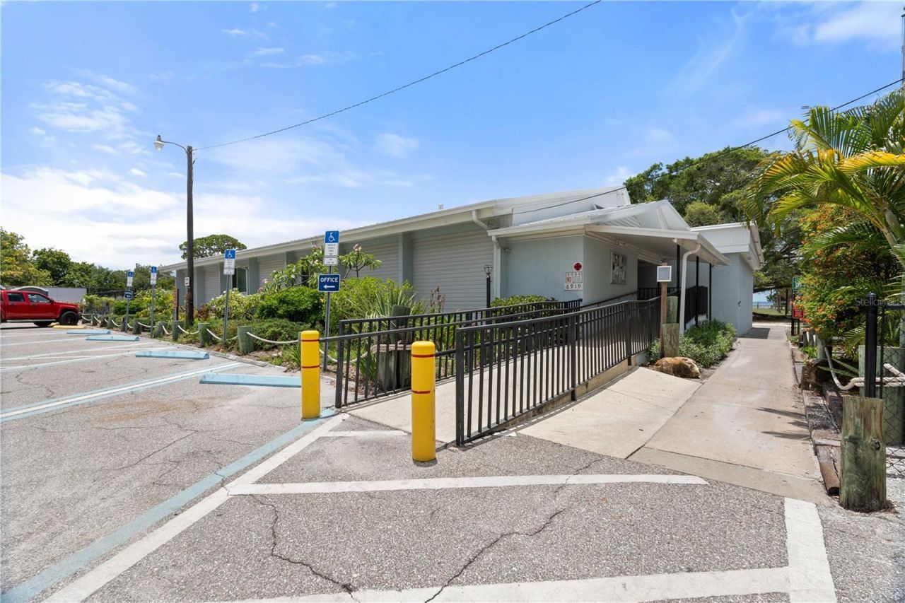 6227 Columbia Drive, Bradenton, FL 34207 Photo