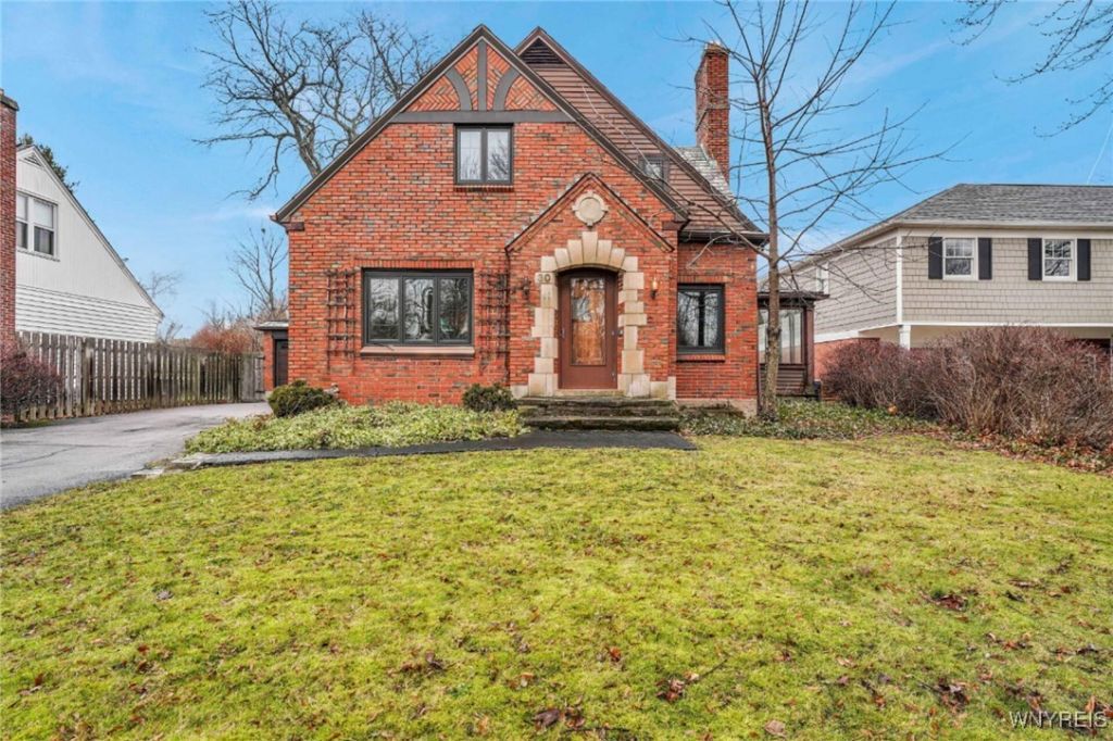 30 Bentham Parkway, Amherst, NY 14226 Main Photo