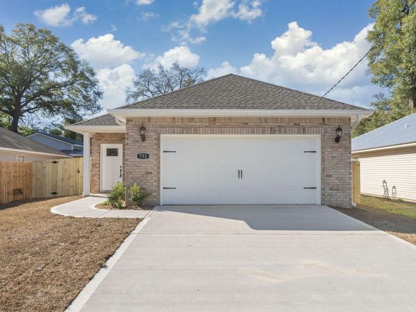 751 E Chestnut East Avenue, Crestview, FL 32536