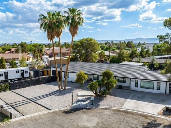3021 Woods Drive, Las Vegas, NV 89108
