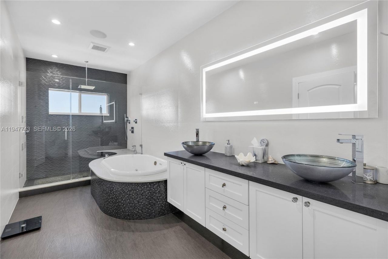 15560 NW 83rd Pl, Miami Lakes, FL 33016 Photo