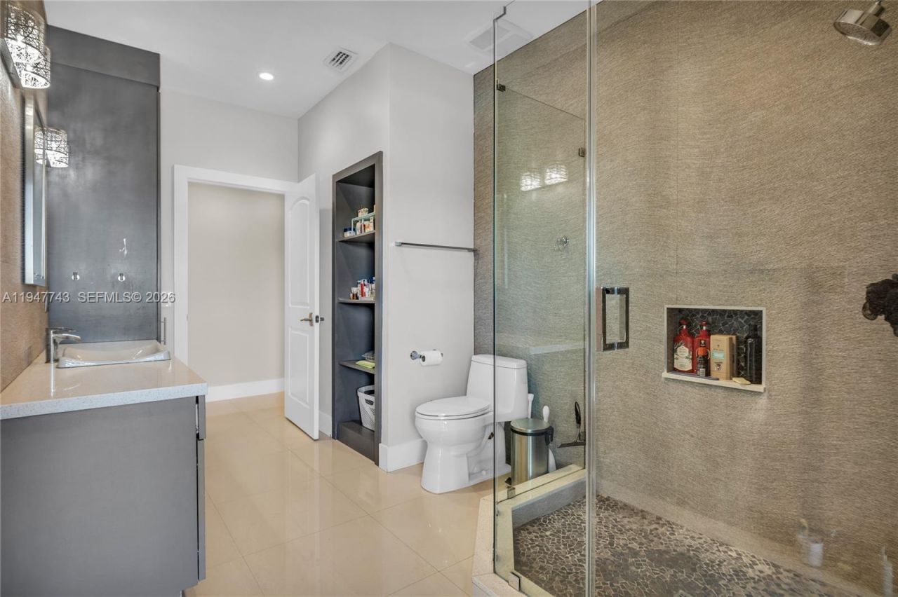 15560 NW 83rd Pl, Miami Lakes, FL 33016 Photo