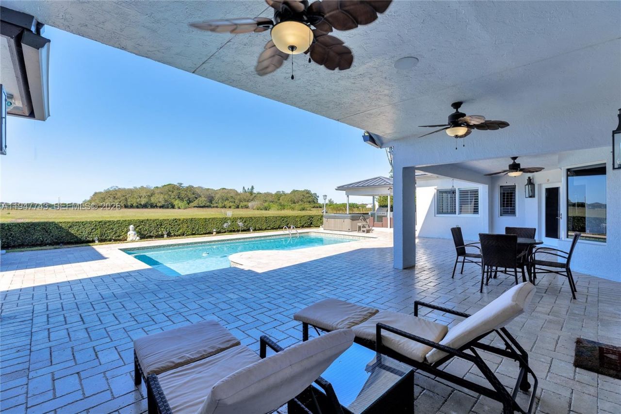 15560 NW 83rd Pl, Miami Lakes, FL 33016 Photo