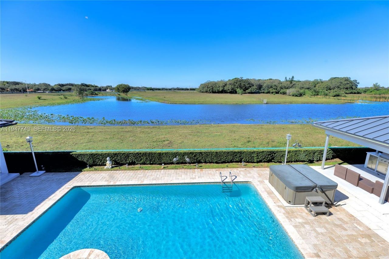 15560 NW 83rd Pl, Miami Lakes, FL 33016 Photo