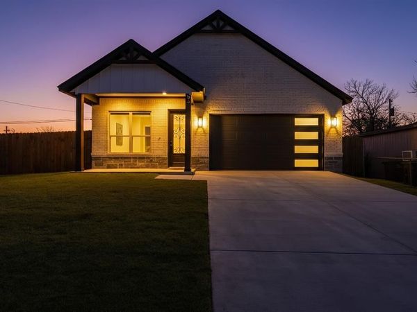 3401 S Hughes Avenue, Fort Worth, TX 76119