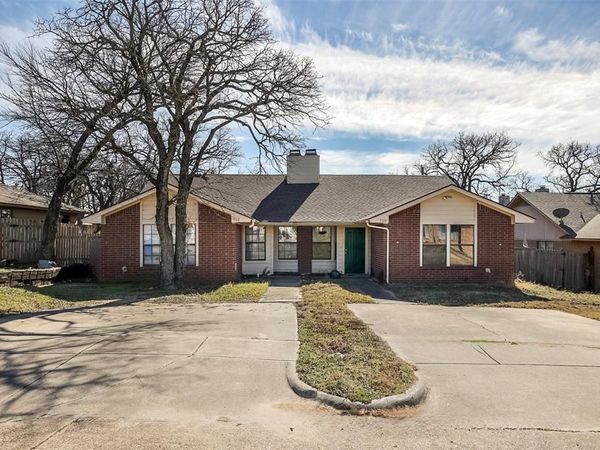 712 Woodland Court, Kennedale, TX 76060