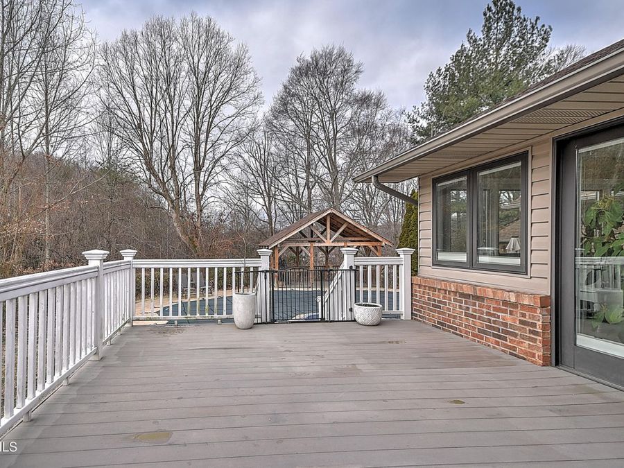 Property Image 100