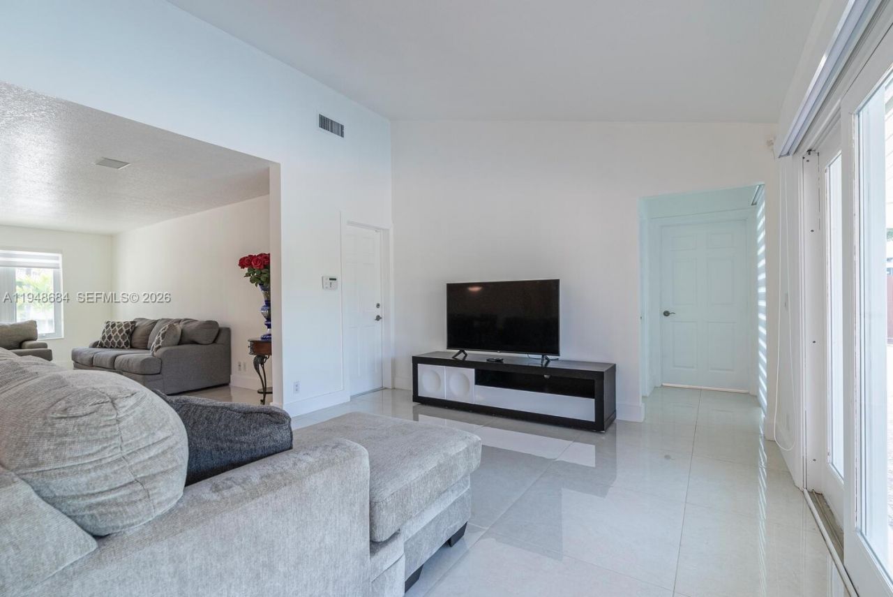 8425 SW 185th St, Cutler Bay, FL 33157 Photo