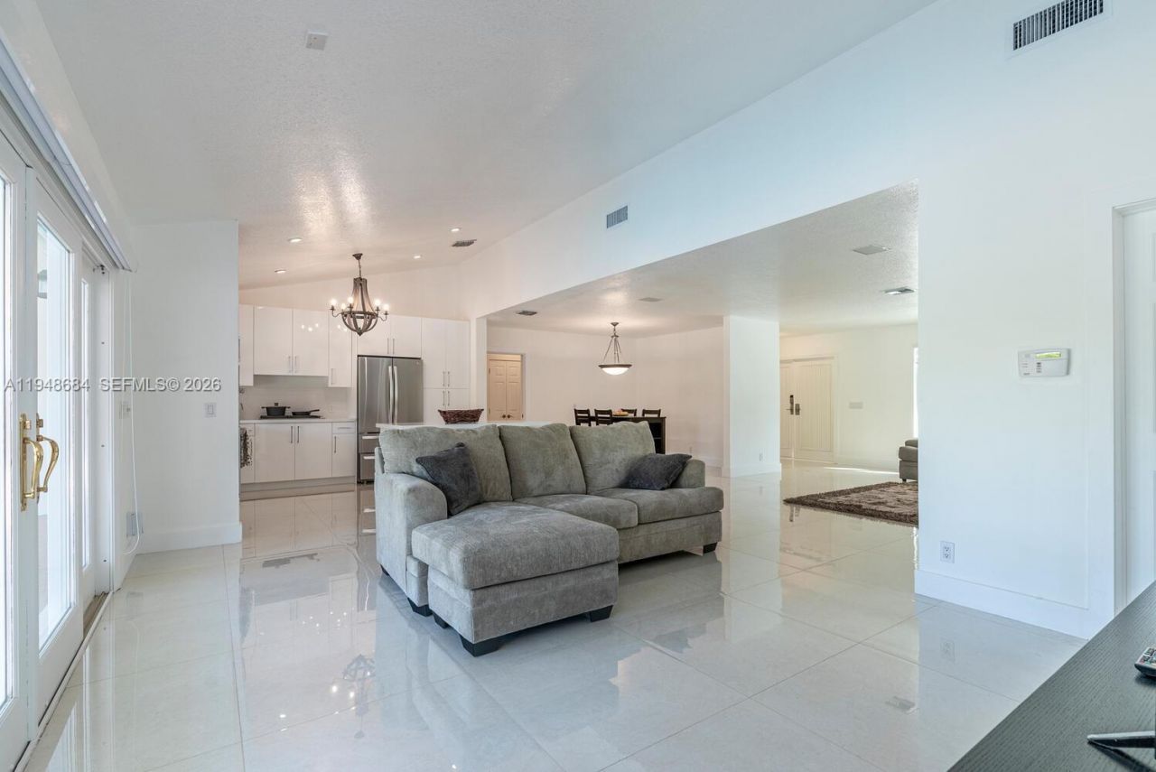 8425 SW 185th St, Cutler Bay, FL 33157 Photo