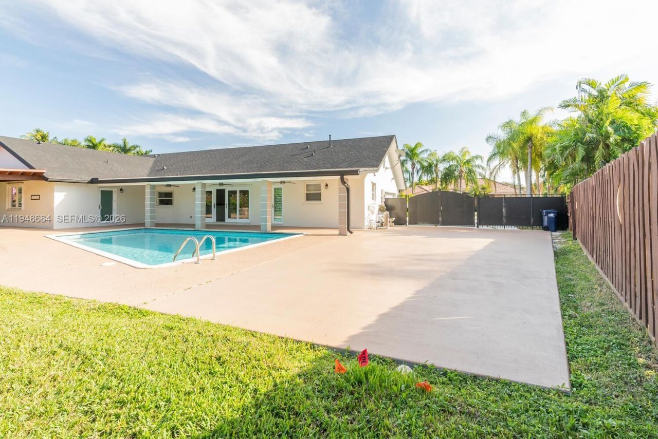 8425 SW 185th St, Cutler Bay, FL 33157 Photo