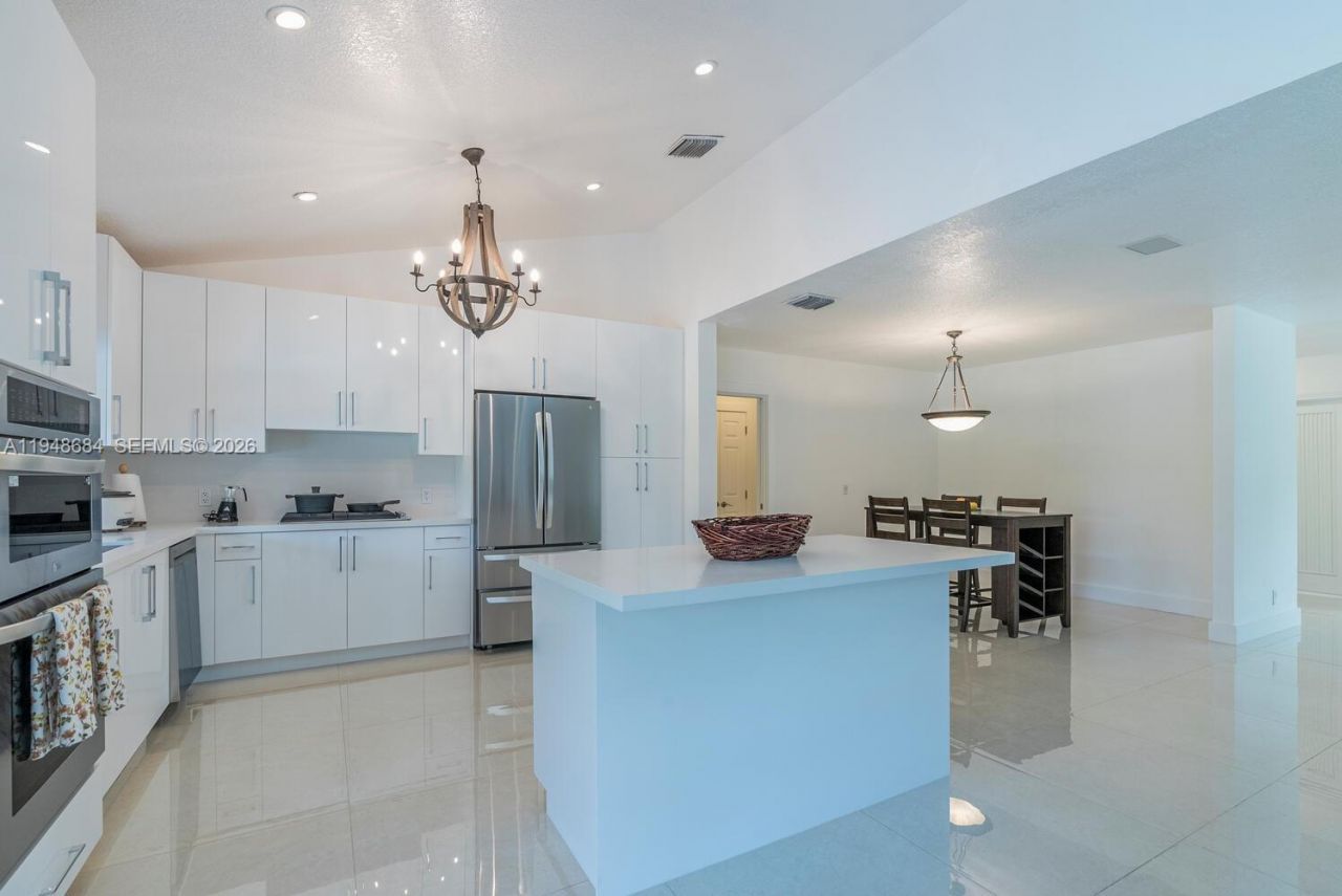 8425 SW 185th St, Cutler Bay, FL 33157 Photo