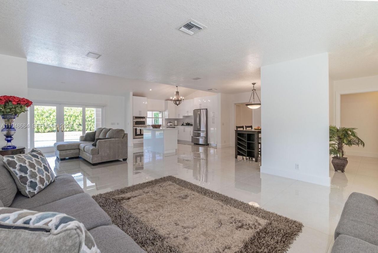 8425 SW 185th St, Cutler Bay, FL 33157 Photo