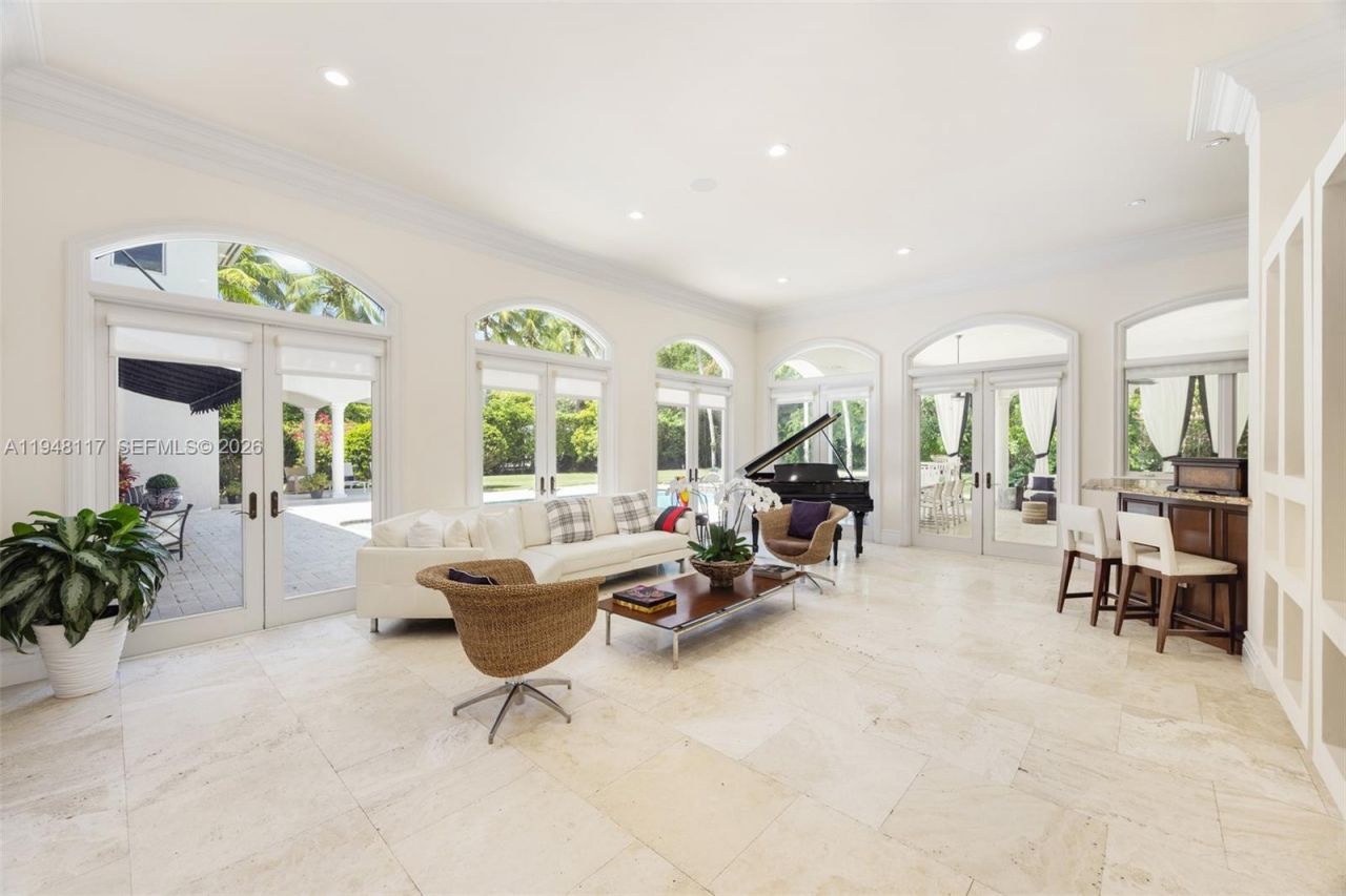 8252 SW 52nd Avenue, Miami, FL 33143 Photo