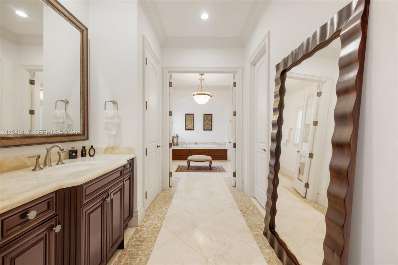 8252 SW 52nd Avenue, Miami, FL 33143 Photo