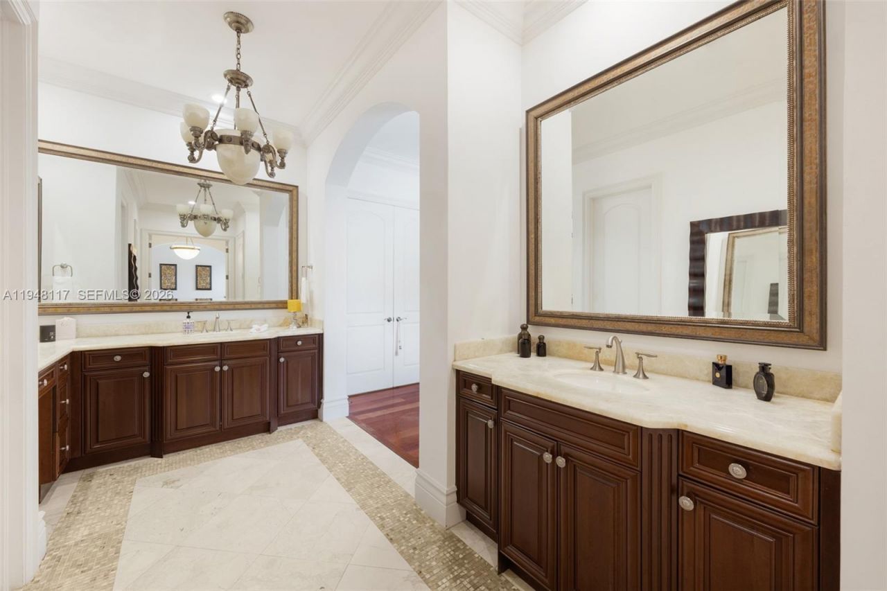 8252 SW 52nd Avenue, Miami, FL 33143 Photo