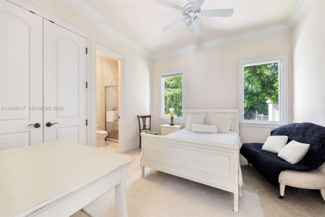 8252 SW 52nd Avenue, Miami, FL 33143 Photo