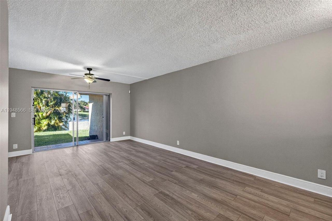 908 Twin Lakes Dr, Unit 8-C, Coral Springs, FL 33071 Photo