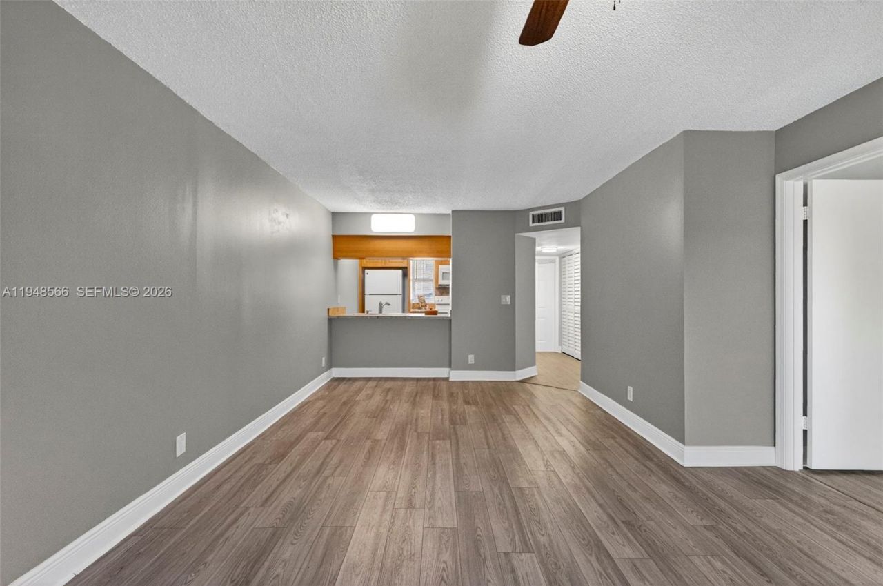 908 Twin Lakes Dr, Unit 8-C, Coral Springs, FL 33071 Photo