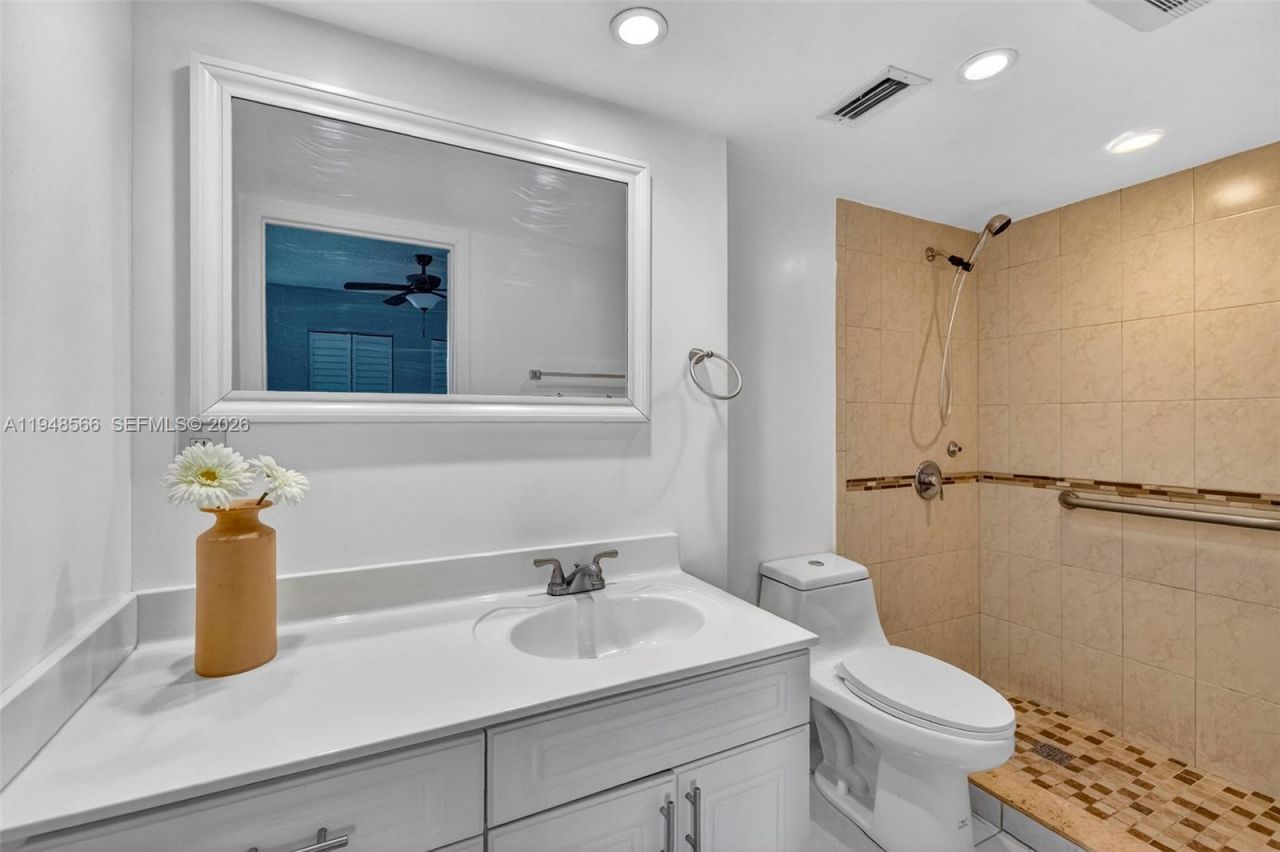 908 Twin Lakes Dr, Unit 8-C, Coral Springs, FL 33071 Photo