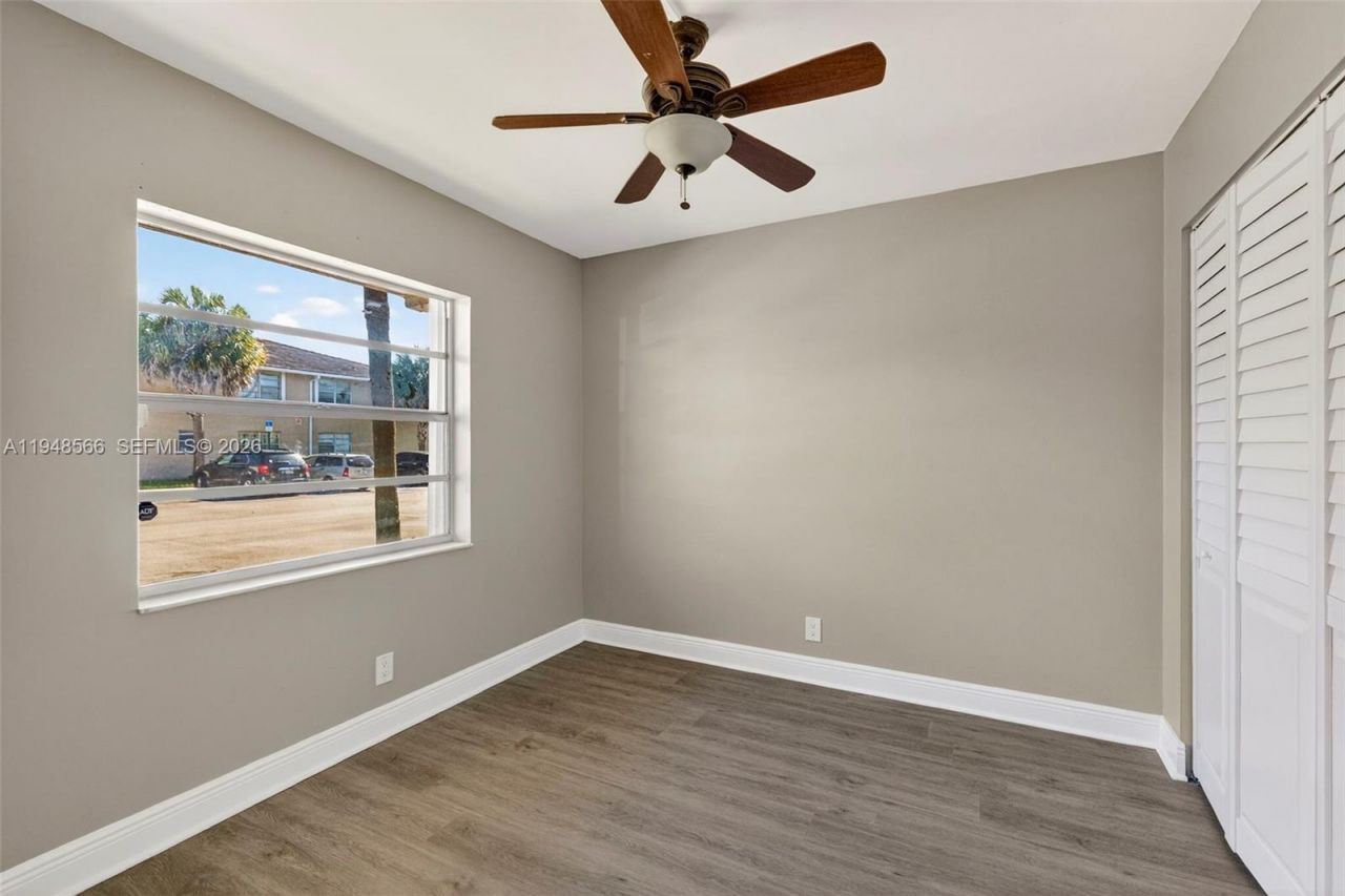 908 Twin Lakes Dr, Unit 8-C, Coral Springs, FL 33071 Photo