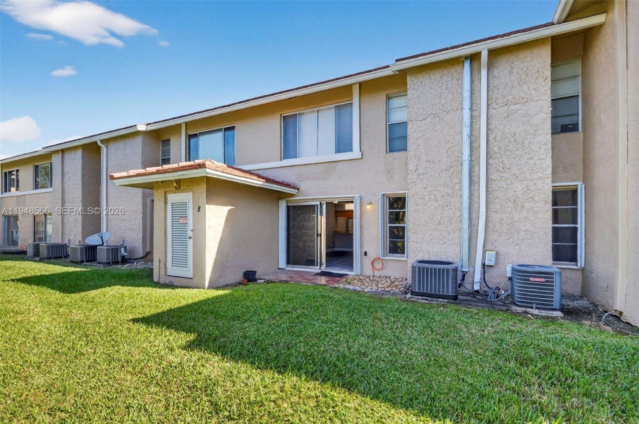 908 Twin Lakes Dr, Unit 8-C, Coral Springs, FL 33071 Photo