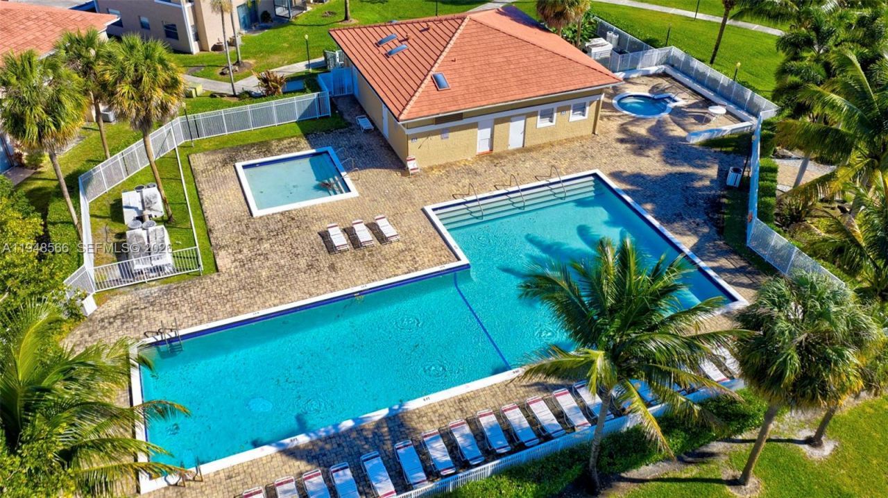 908 Twin Lakes Dr, Unit 8-C, Coral Springs, FL 33071 Photo