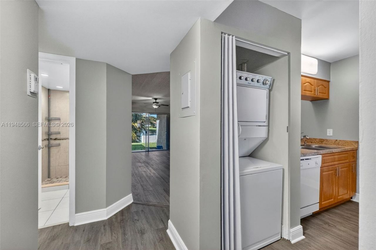 908 Twin Lakes Dr, Unit 8-C, Coral Springs, FL 33071 Photo