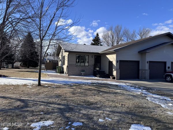1812 8TH AVENUE NE, Watertown, SD 57201