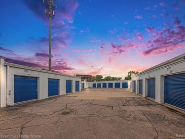 33833 Garnet Street, Clinton Twp, MI 48035