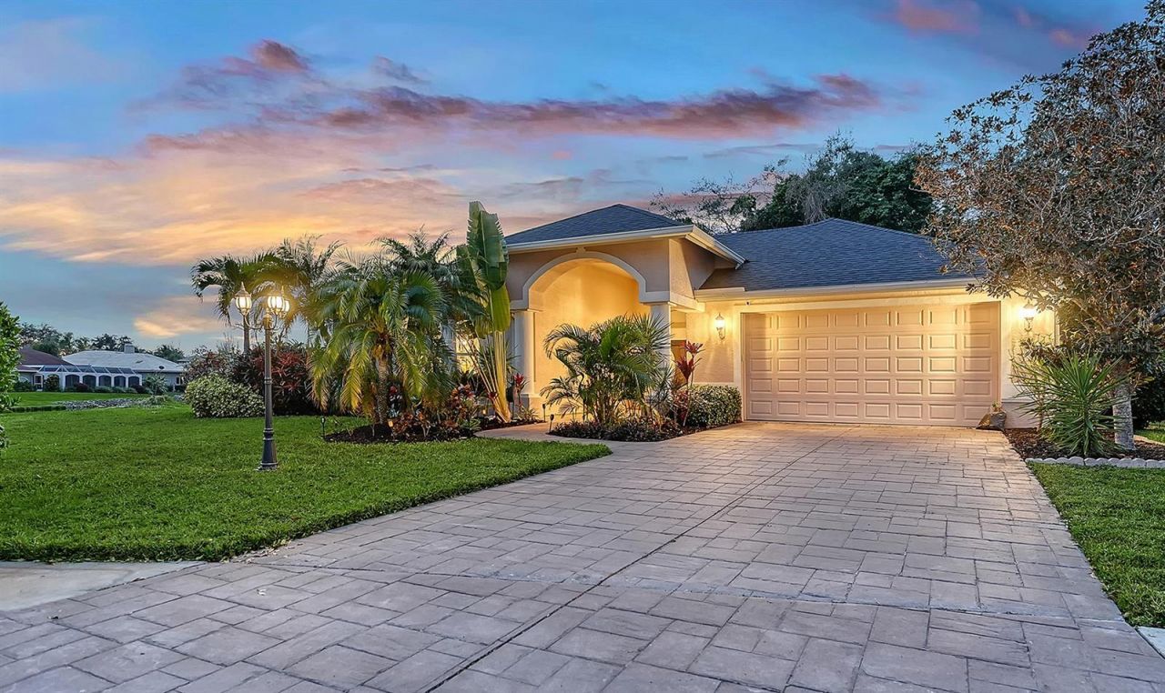 8117 Misty Oaks Boulevard, Sarasota, FL 34243 Photo