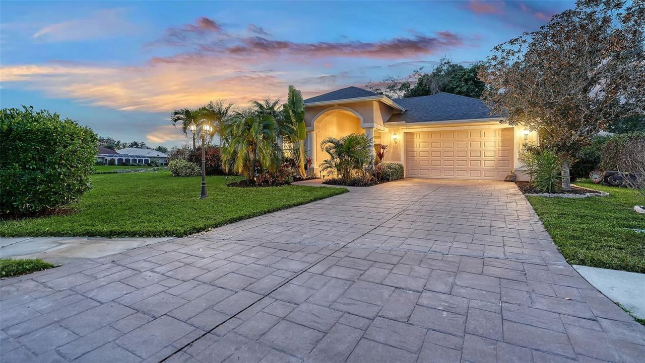 8117 Misty Oaks Boulevard, Sarasota, FL 34243 Photo
