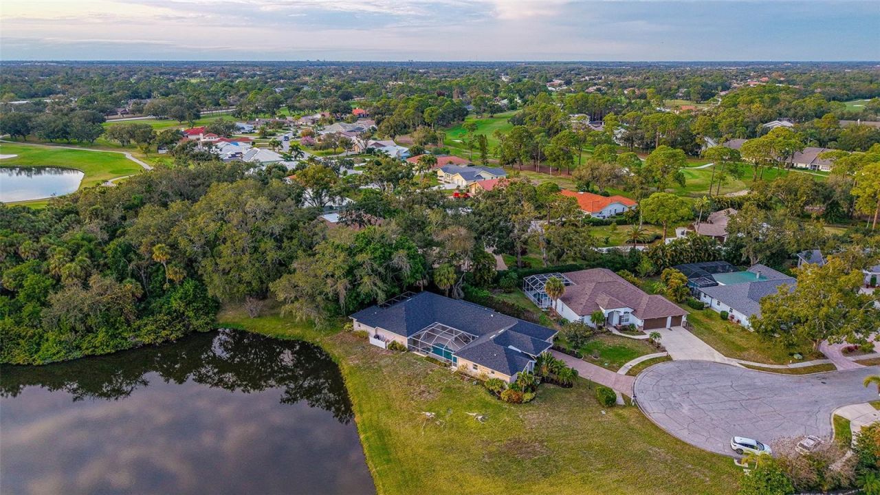 8117 Misty Oaks Boulevard, Sarasota, FL 34243 Photo