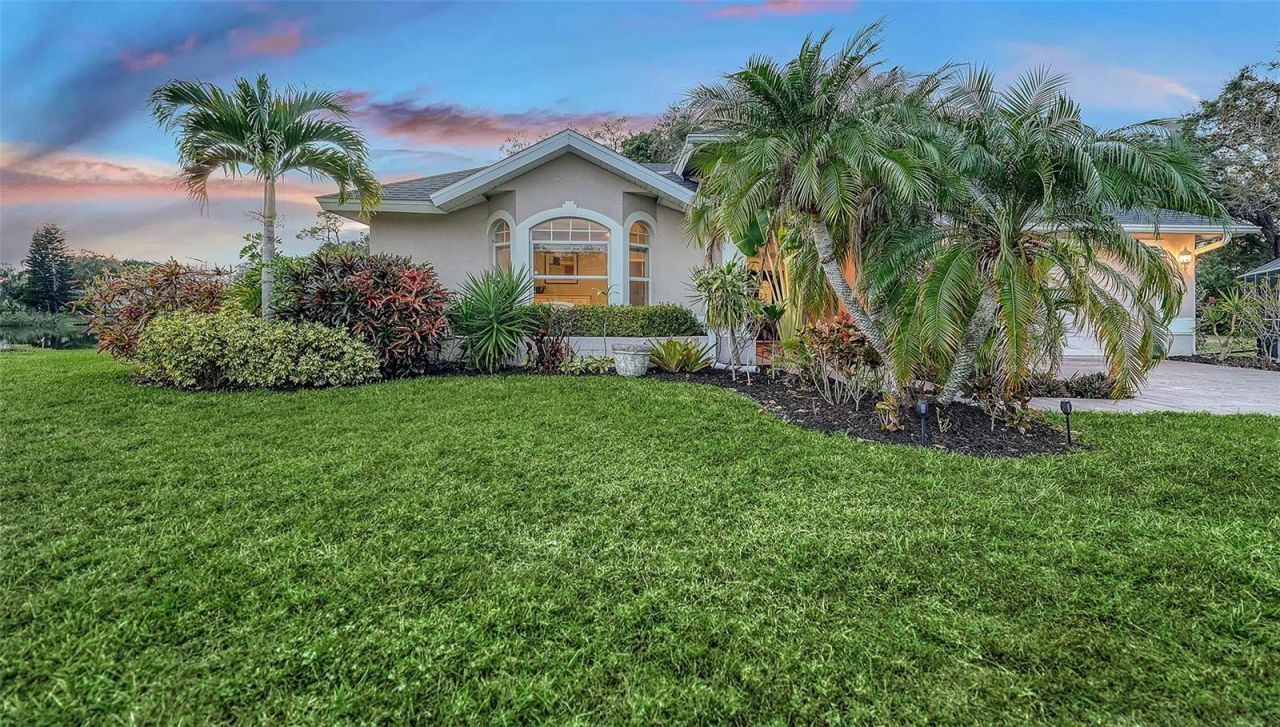 8117 Misty Oaks Boulevard, Sarasota, FL 34243 Photo