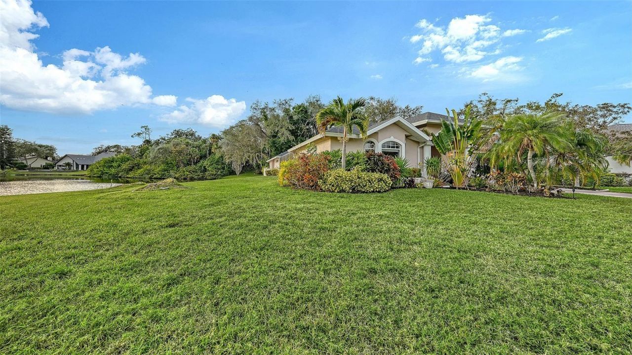 8117 Misty Oaks Boulevard, Sarasota, FL 34243 Photo