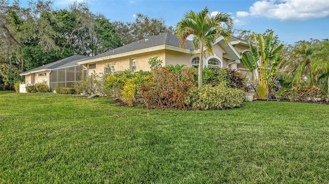 8117 Misty Oaks Boulevard, Sarasota, FL 34243 Photo