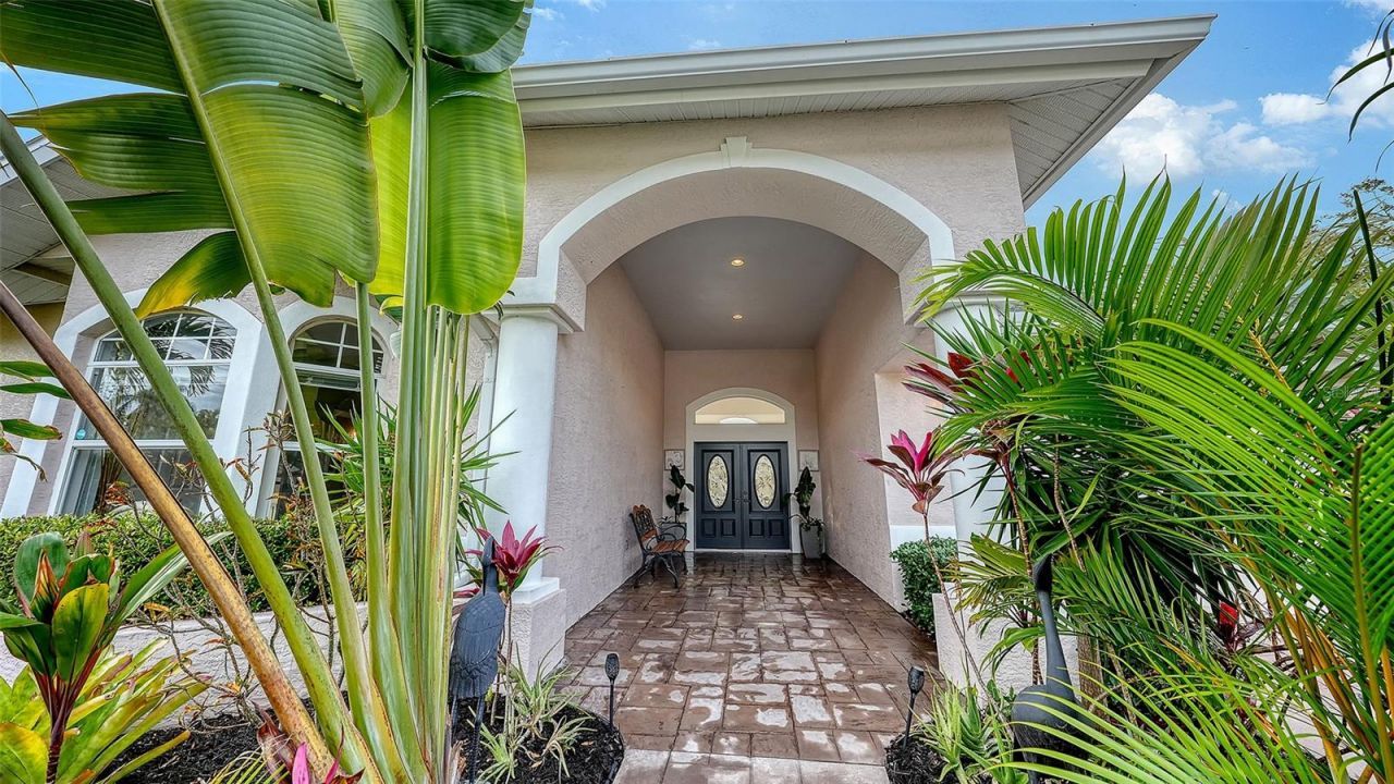 8117 Misty Oaks Boulevard, Sarasota, FL 34243 Photo