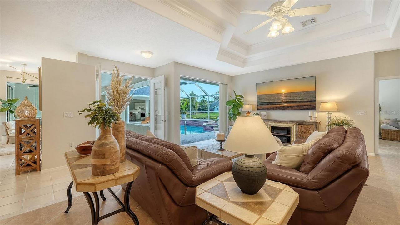 8117 Misty Oaks Boulevard, Sarasota, FL 34243 Photo