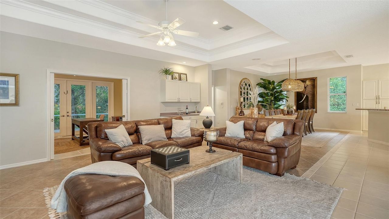 8117 Misty Oaks Boulevard, Sarasota, FL 34243 Photo