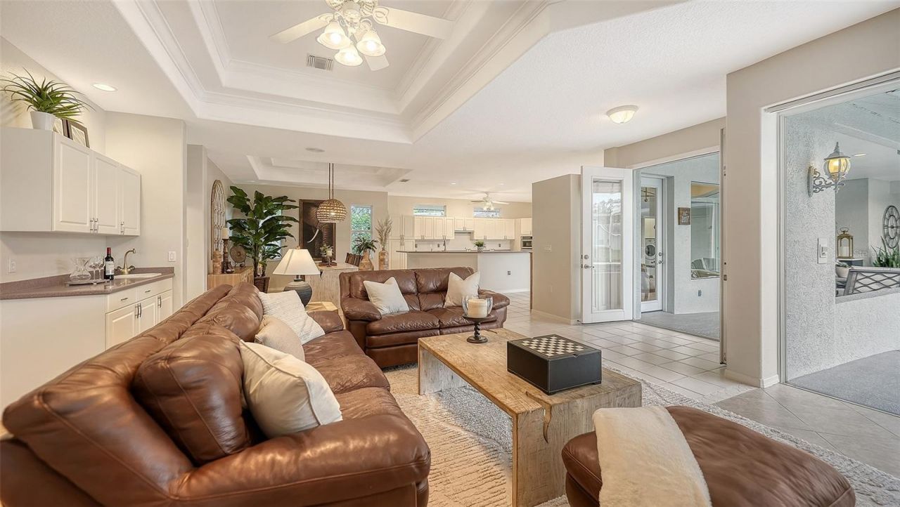 8117 Misty Oaks Boulevard, Sarasota, FL 34243 Photo