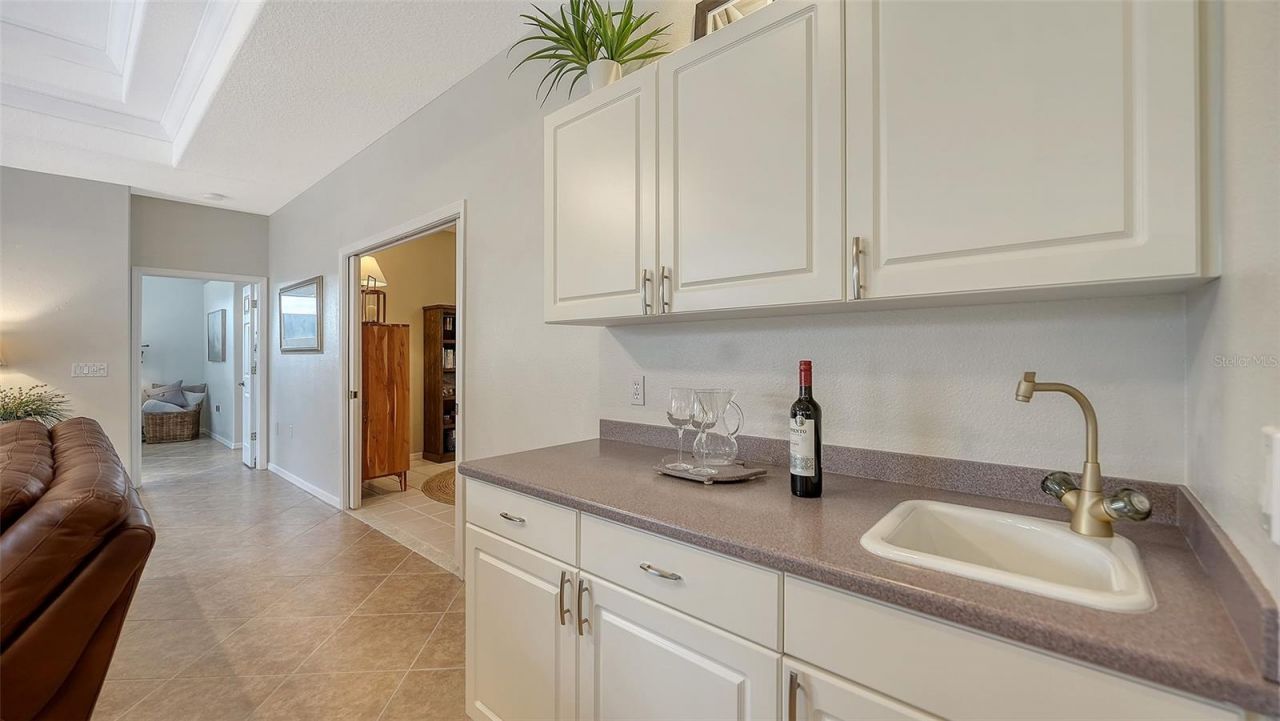 8117 Misty Oaks Boulevard, Sarasota, FL 34243 Photo