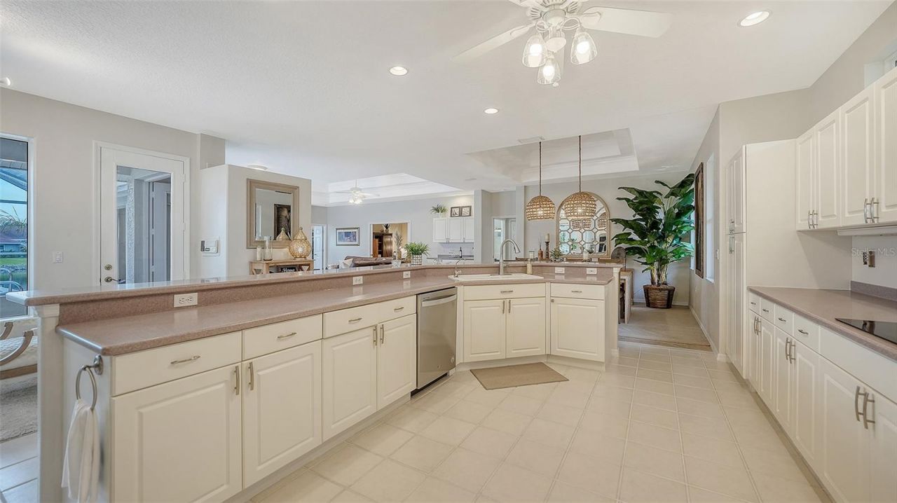 8117 Misty Oaks Boulevard, Sarasota, FL 34243 Photo