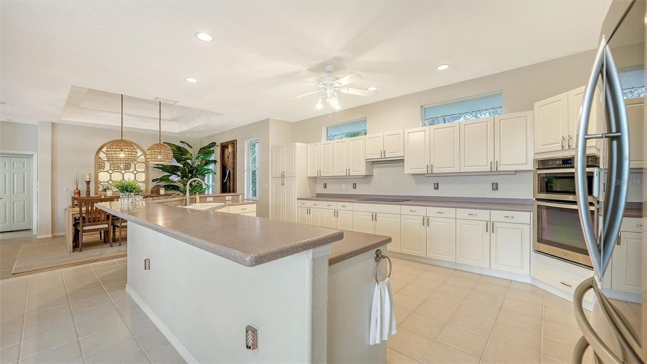8117 Misty Oaks Boulevard, Sarasota, FL 34243 Photo