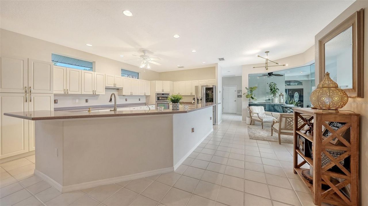8117 Misty Oaks Boulevard, Sarasota, FL 34243 Photo