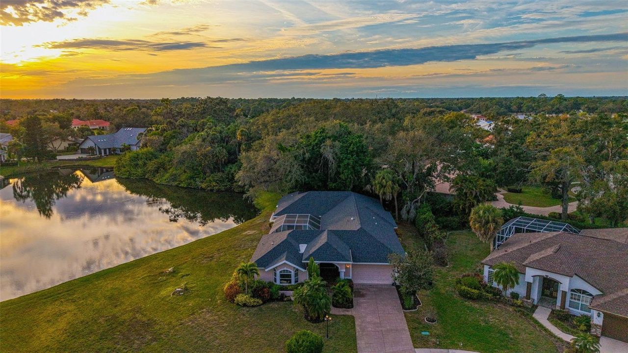 8117 Misty Oaks Boulevard, Sarasota, FL 34243 Photo