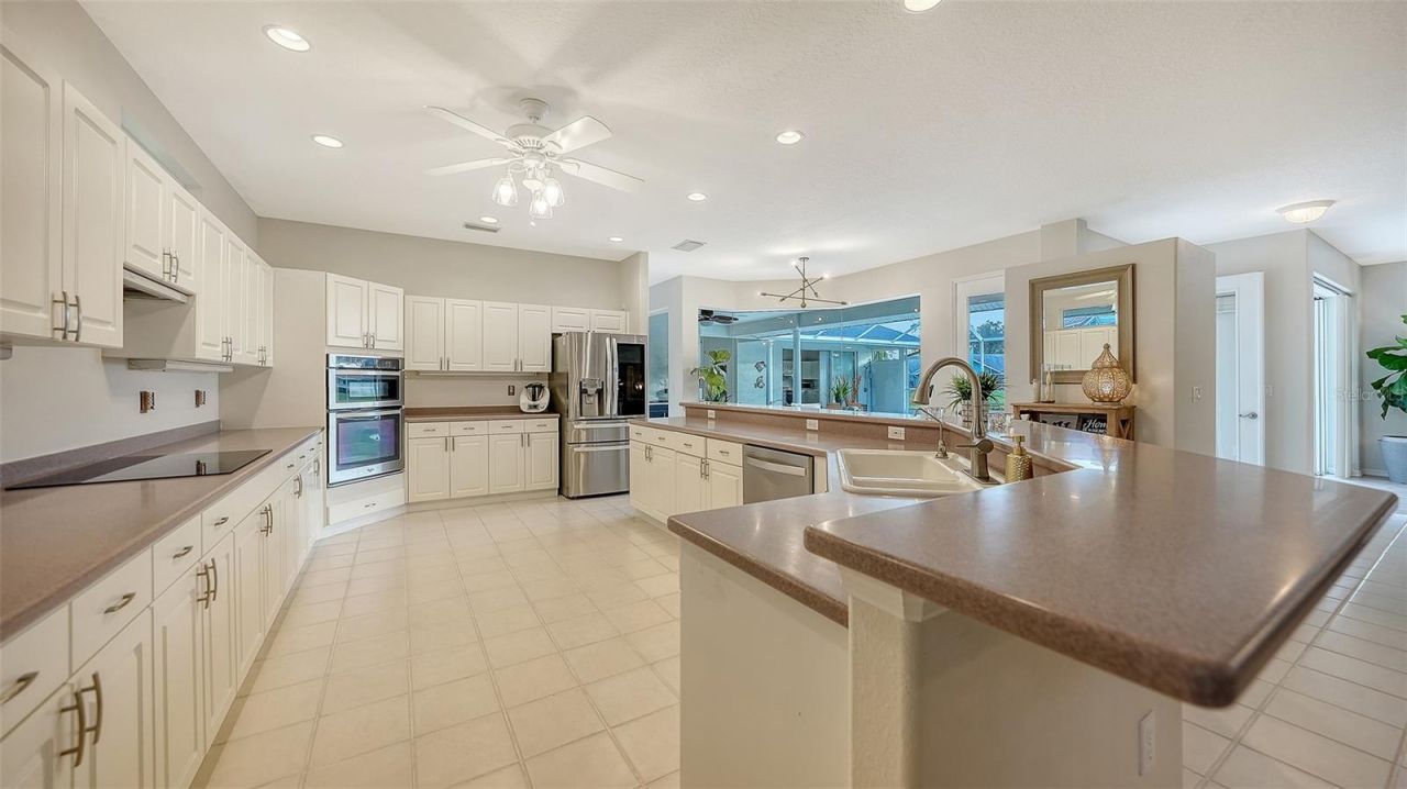 8117 Misty Oaks Boulevard, Sarasota, FL 34243 Photo